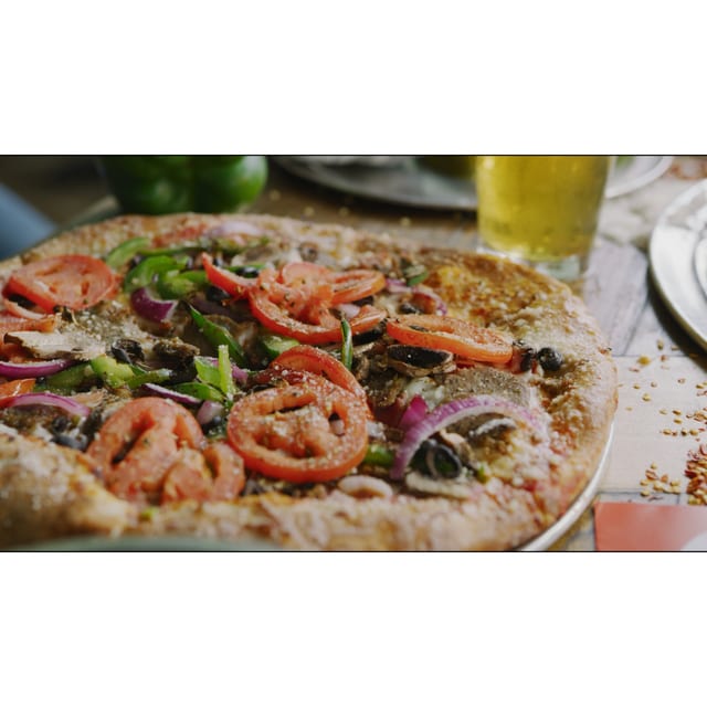 Davinci Deluxe Pizza.
